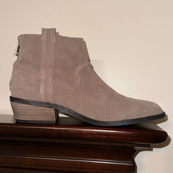 Anthropologie 9 Dolce Vita Tan Suede Back Zip Stacked Heel Ankle Booties - Picture 3 of 11